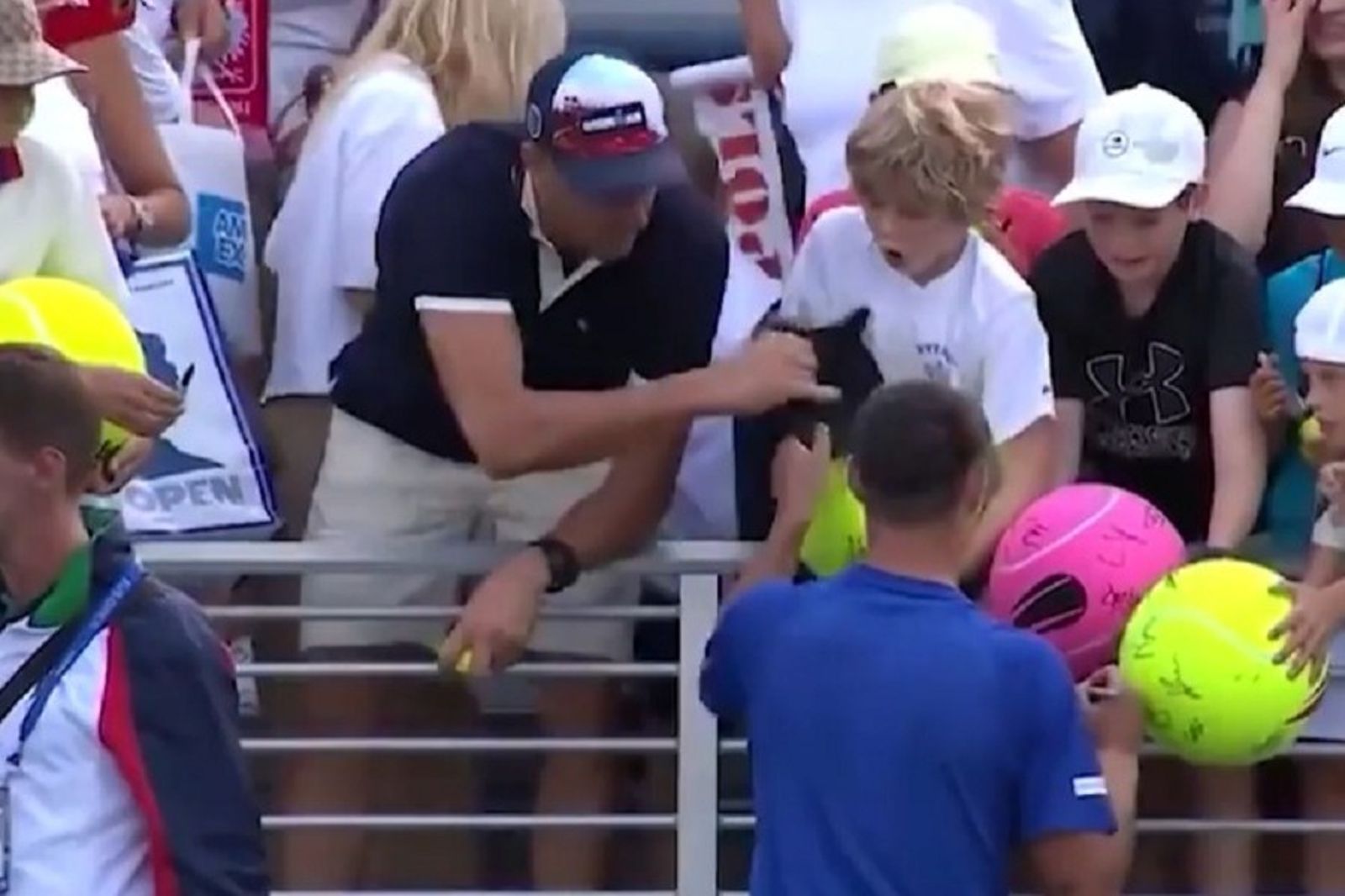 美網／跟小朋友硬搶簽名帽　「沒品大人」波蘭CEO道歉了