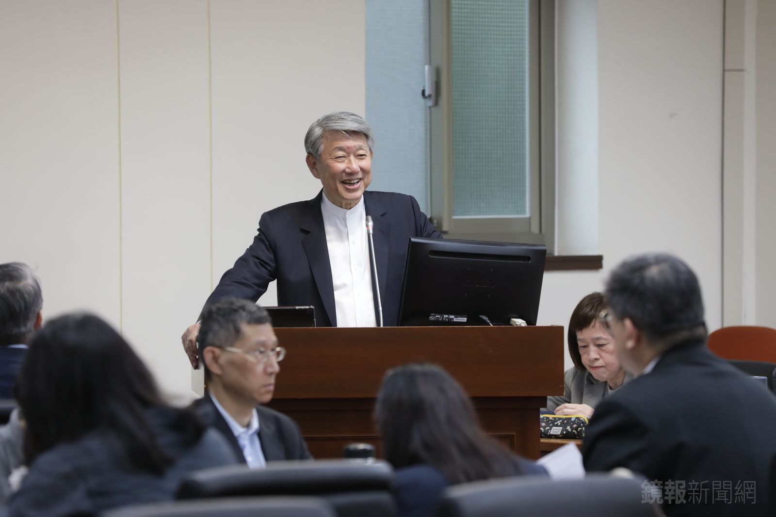 郭智輝被爆公私不分!經濟部設宴、開會、送伴手禮 都給自家崇越圖利包了