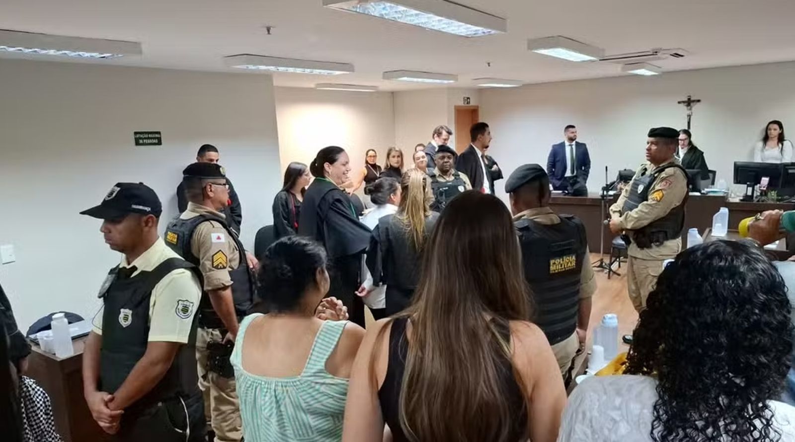 驚見醉酒男友「硬上11歲女兒」！暴怒媽媽「割斷生殖器」焚屍…法院判無罪→當庭放人