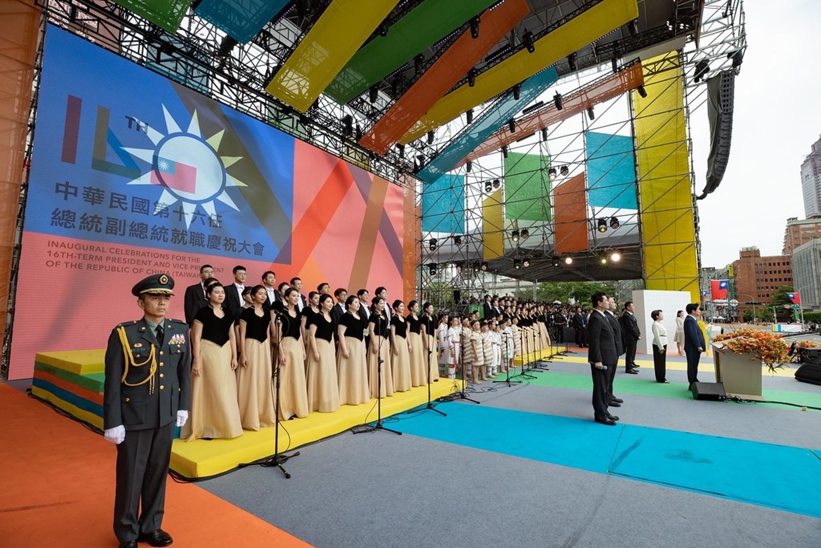 《憲法增修條文》依然將台海彼岸稱為中華民國的「大陸地區」。然而這特殊的「地區」顯然已不是我國的一部分。圖片摘自總統府網站