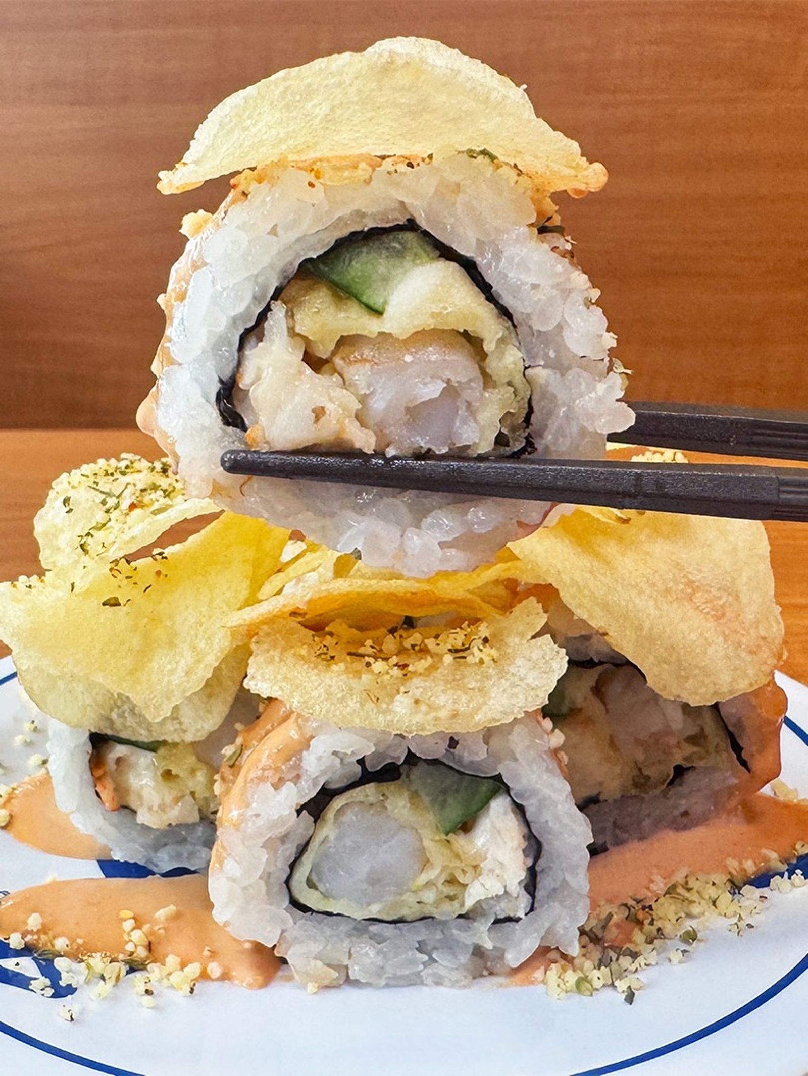 「酥脆洋芋片炸蝦卷」口感脆上加脆,多了海鹽鹹味。(80元/份)