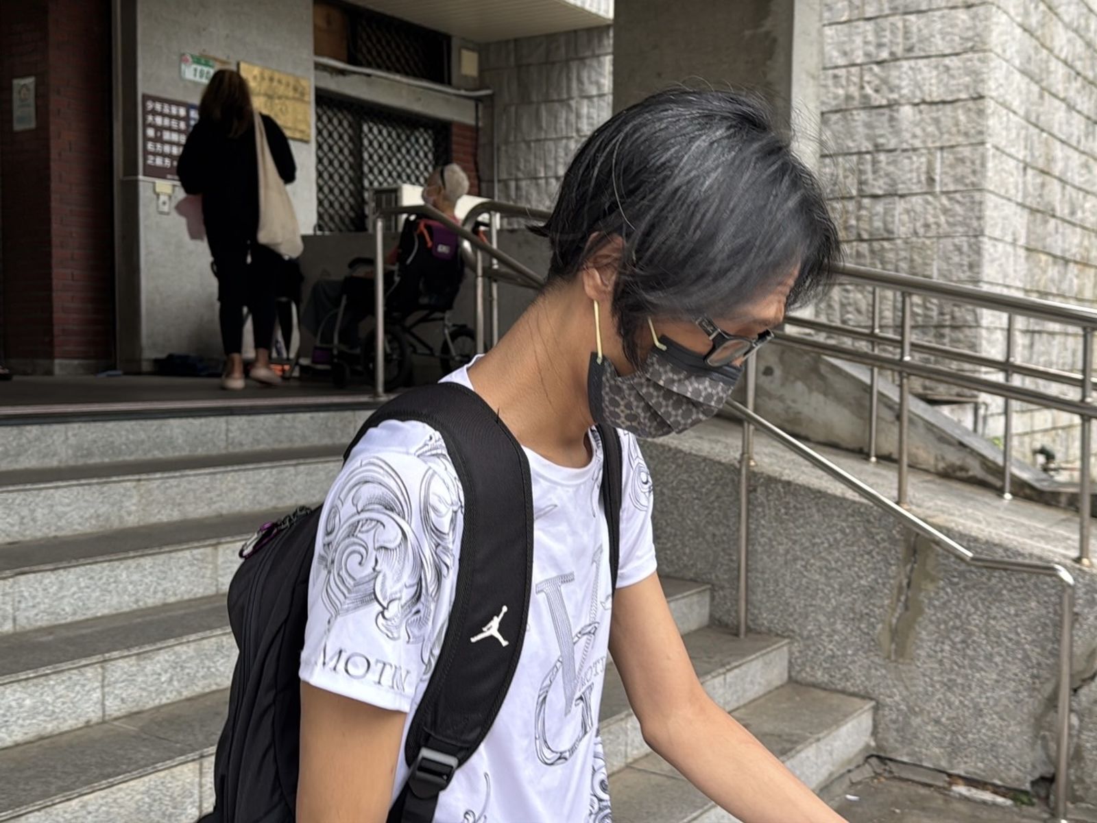 惡房仲李家岳毒駕狂飆「2騎士黏擋風玻璃」1死 國民法官重判8年6月