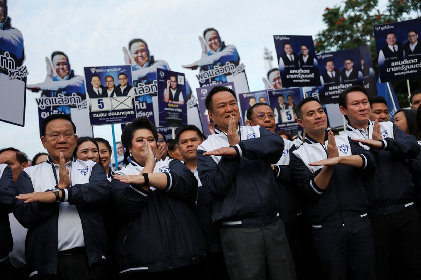 這屆泰國國會選舉從去年12月11日解散國會到今年2月8日正式投票，合計不到60天，競選時程相當急迫。圖／東方IC