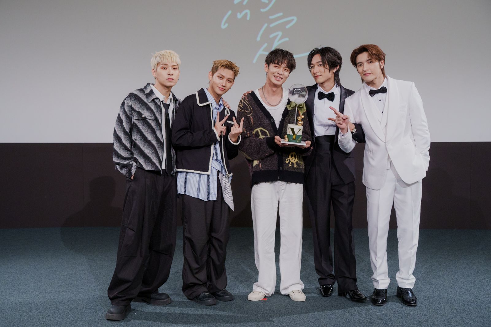 洪暐（左起）、 李定、 邱勝揚、王智騫、范麒智。三立提供