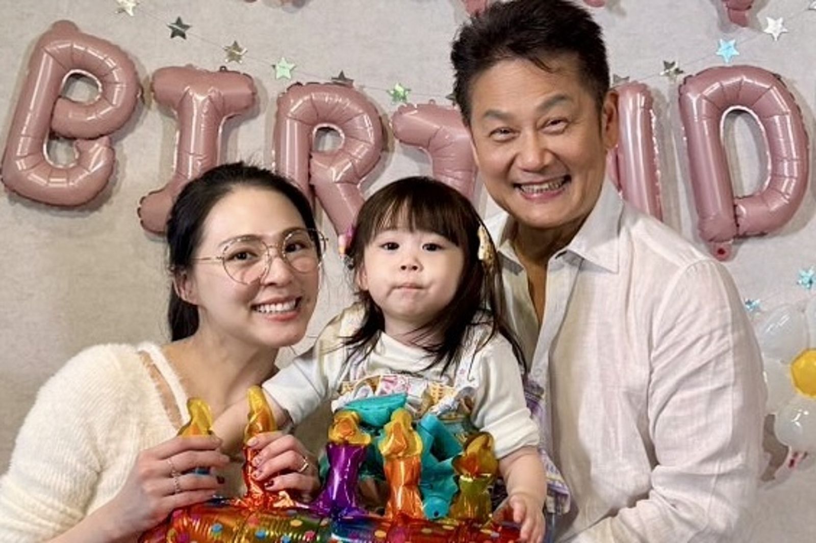 徐乃麟被2歲小孩「使喚」！化身寵孫魔人崩潰唱〈Baby Shark〉　甚至送上「代吃服務」