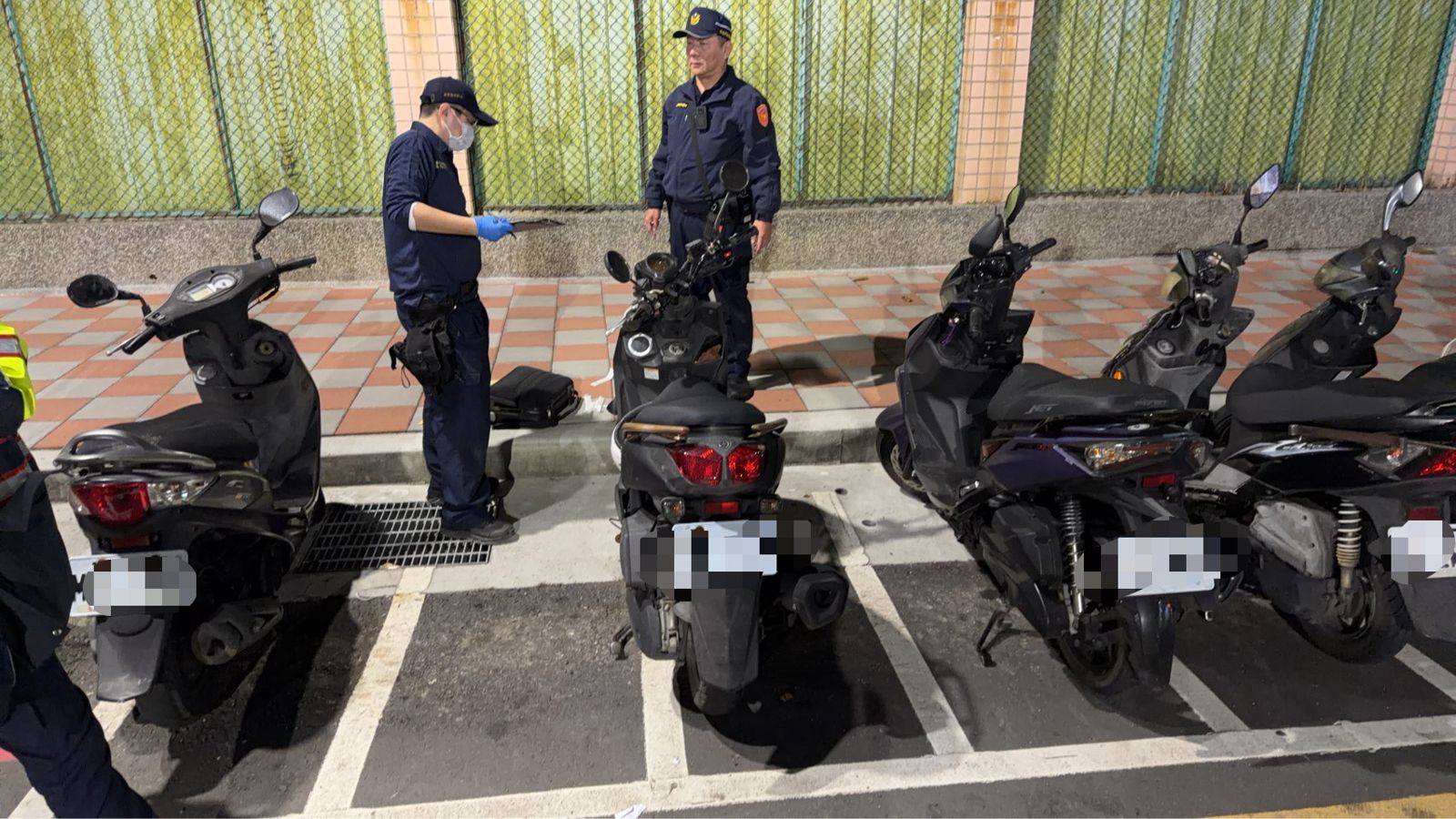 警方尋獲嫌犯機車。翻攝畫面