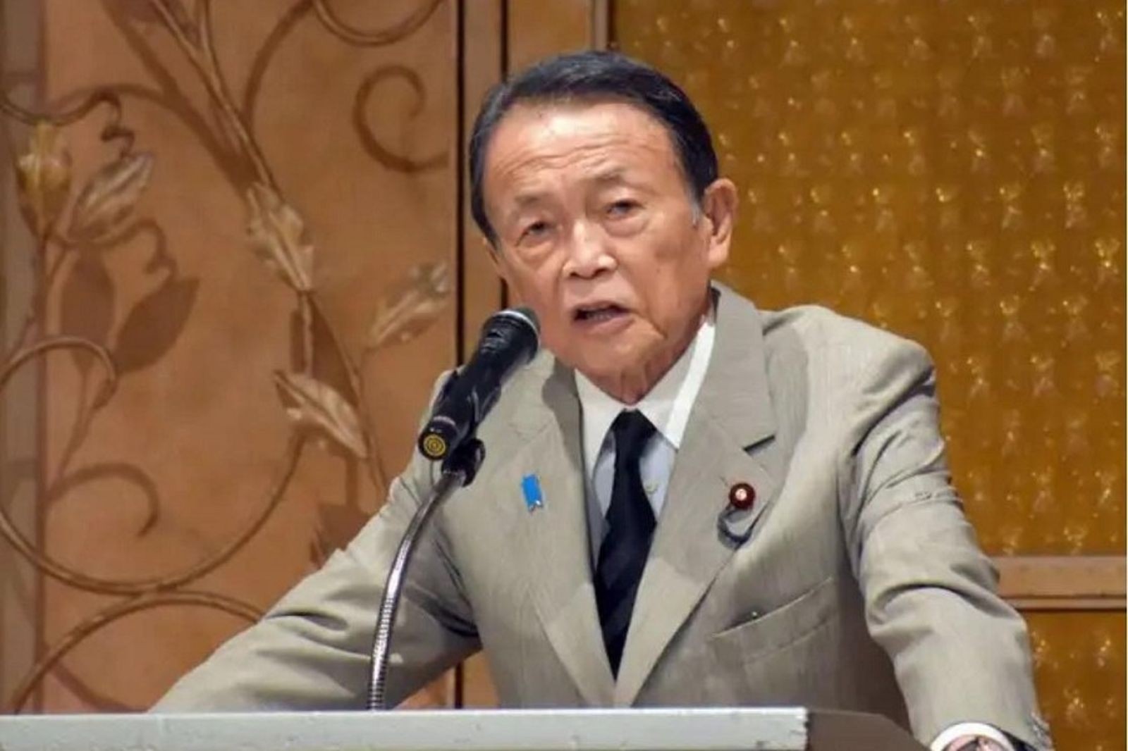 麻生太郎挺高市早苗「台灣有事論」：她說錯了嗎？　中國愛說給他說吧