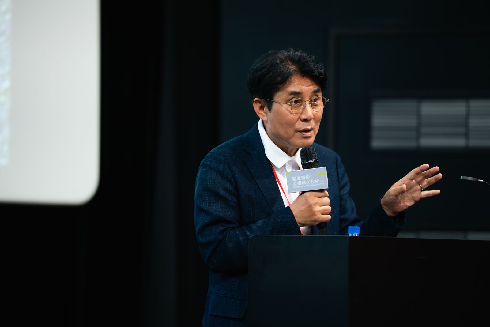 韓國映像資料院院長金弘準現階段主導資料院的方針即是「使用率大於典藏修復」。國家影視聽中心提供