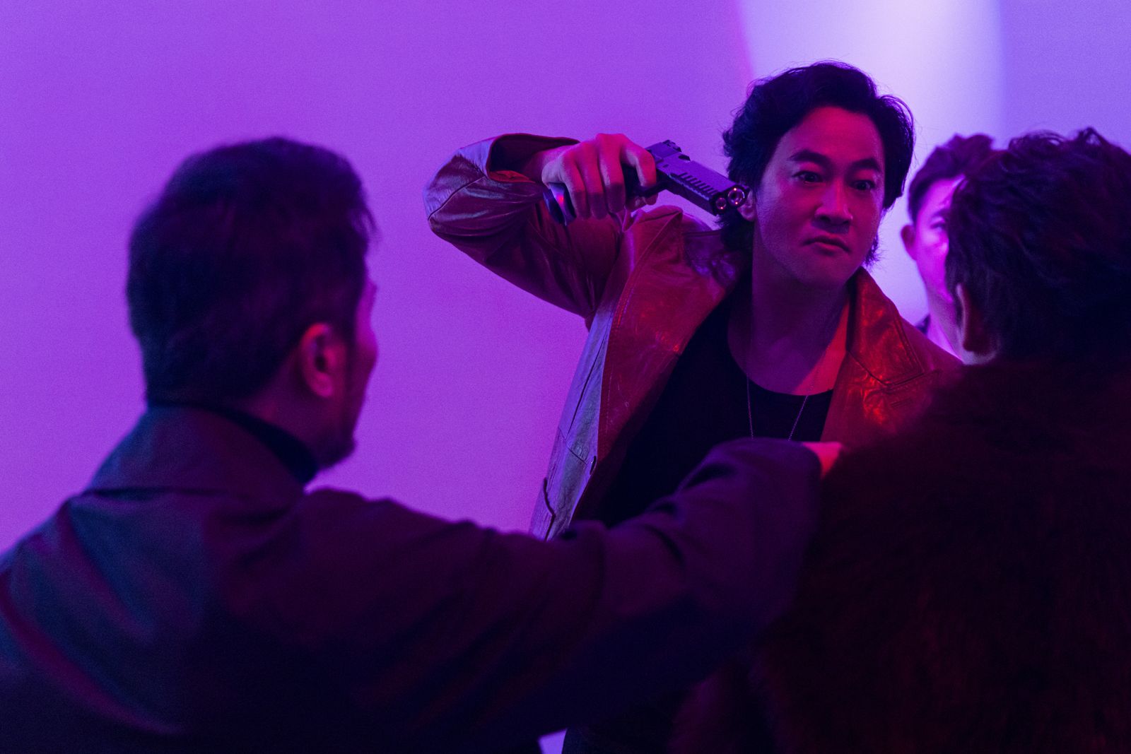 沒演《逐玉》卻被帶飛爆紅!硬派男星現身台劇成「神秘大反派」 被男模激到:要開始健身了