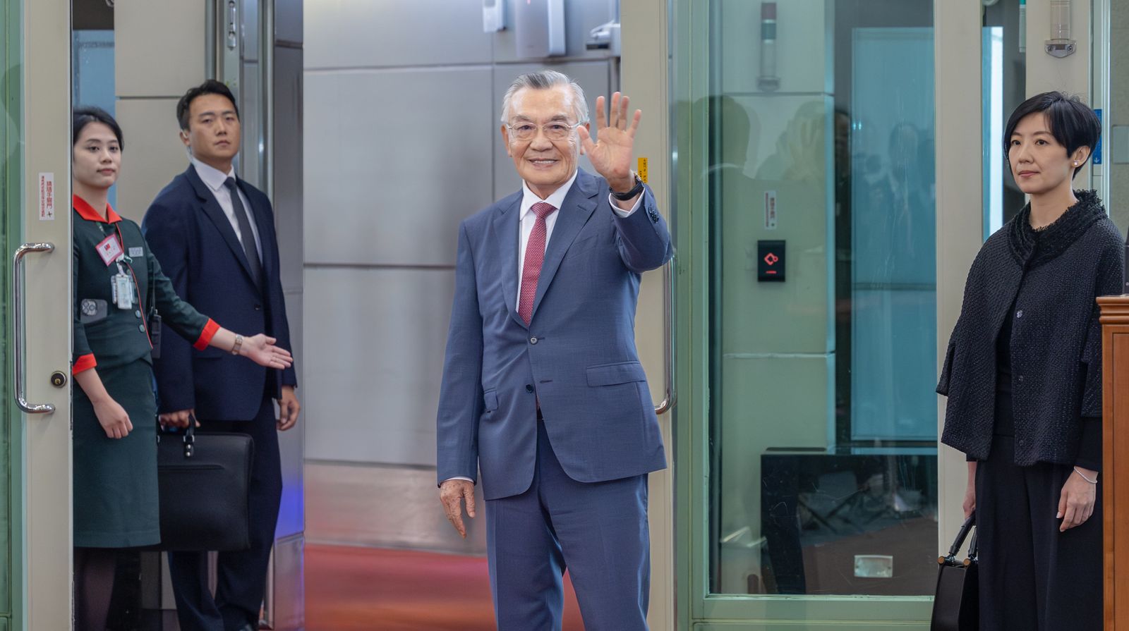 APEC領袖代表林信義啟程赴韓參加年會 盼推銷台灣、吸引投資