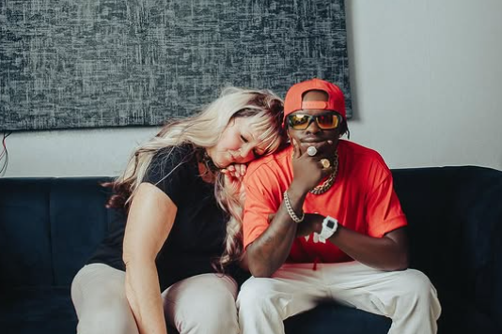 愛情無法擋！68歲女「僅見面3天」閃婚25歲男歌手　　