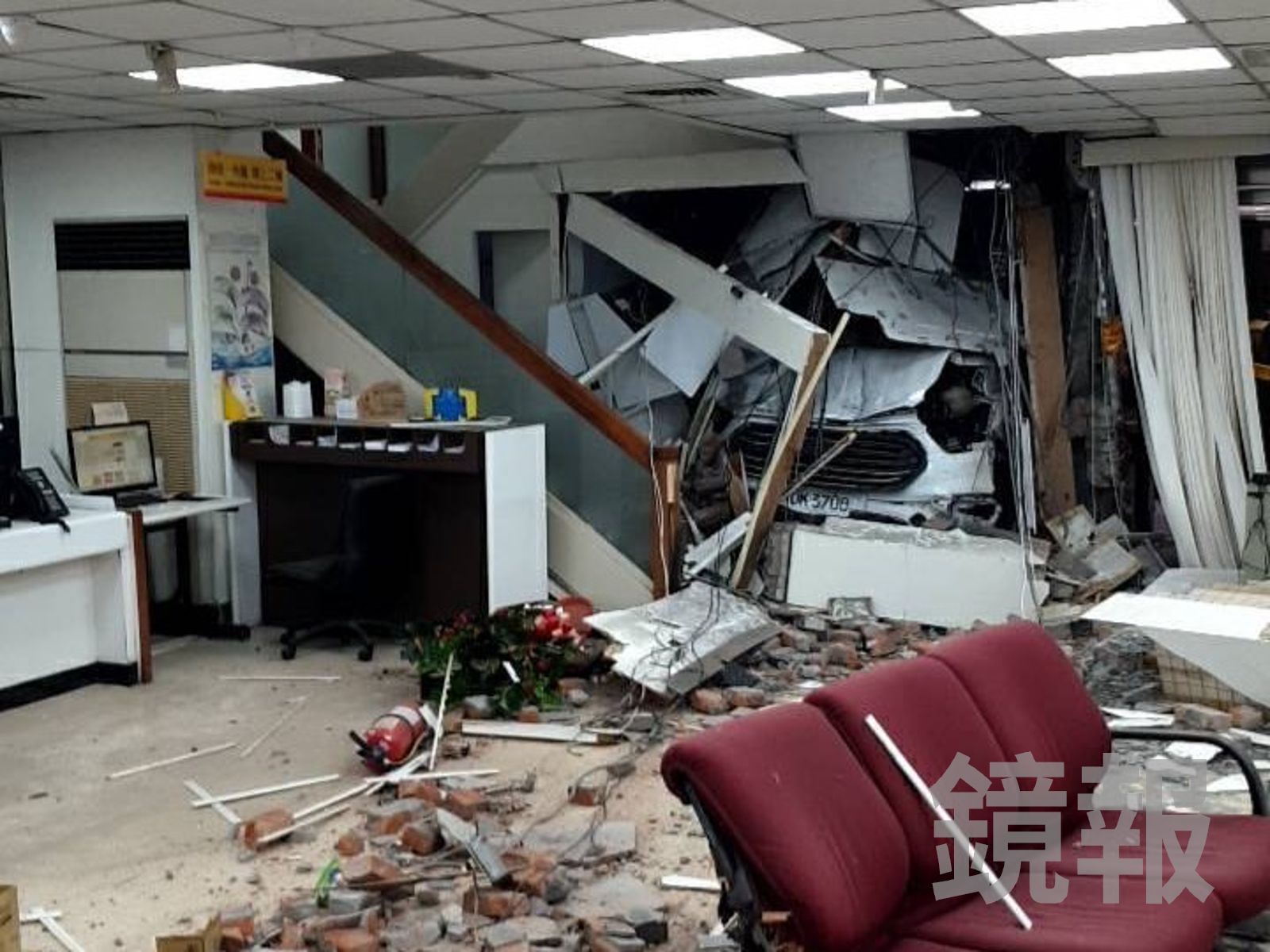 採訪車撞銀行釀10人輕重傷　《三立電視》急道歉：將負起責任