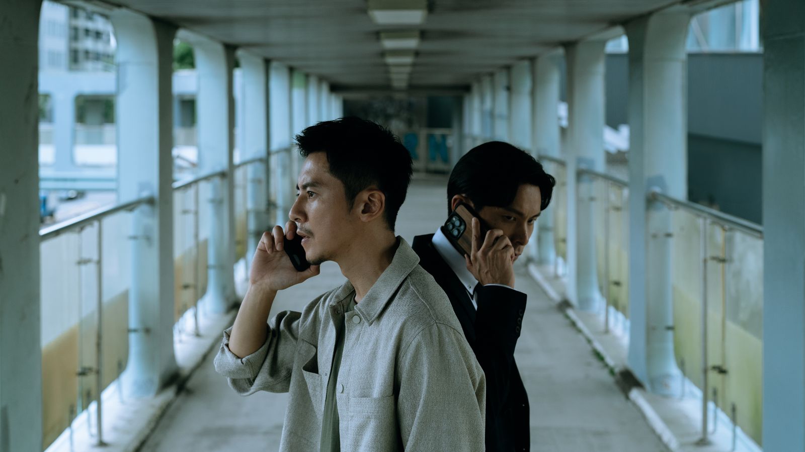 李國毅(左)與姚淳耀在《成名在望》共同演出。瀚草文創提供