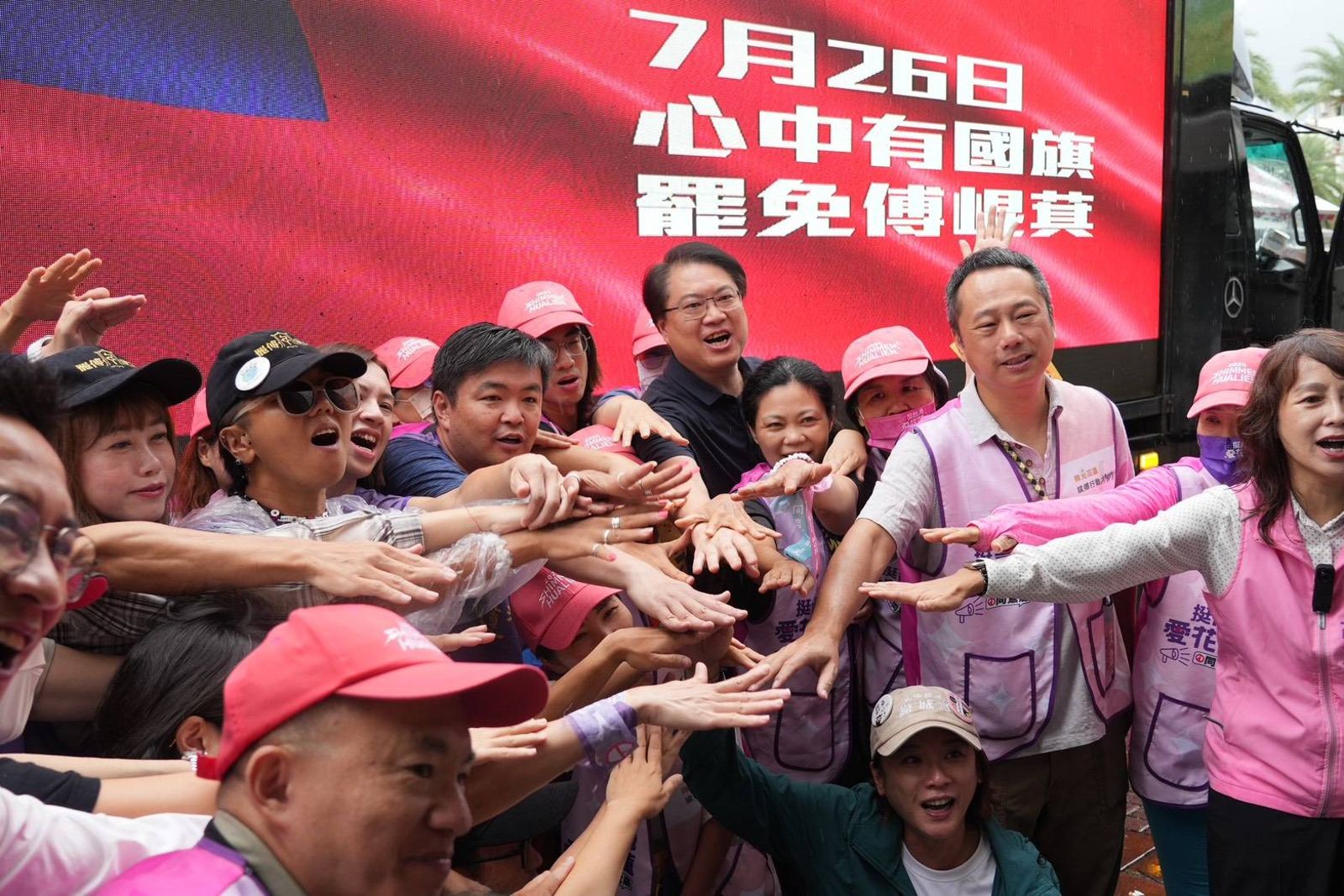 林右昌再赴花蓮喊「罷免是愛國」　綠號召青年返鄉投同意