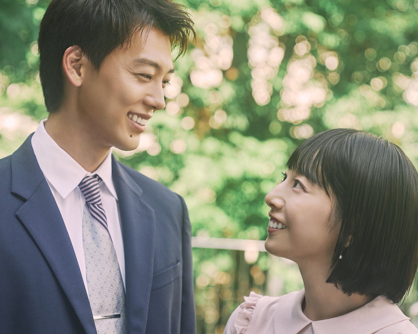 竹內涼真（左）、夏帆劇中透過分手檢視這段感情的問題。翻攝官方X