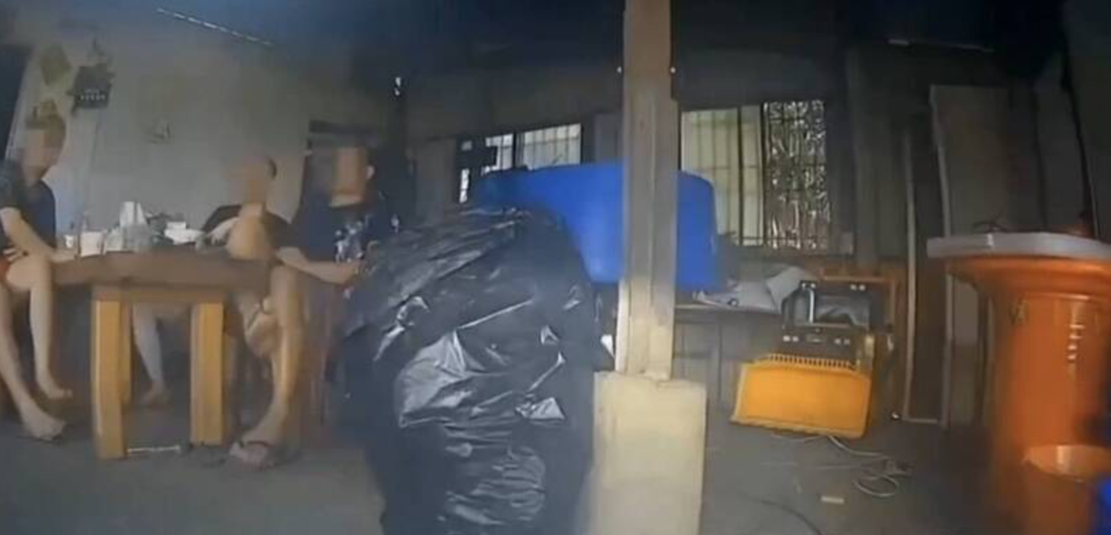 警方破獲大樹區廢棄工寮的製毒工廠,警方衝入3嫌剛好中場休息。讀者提供