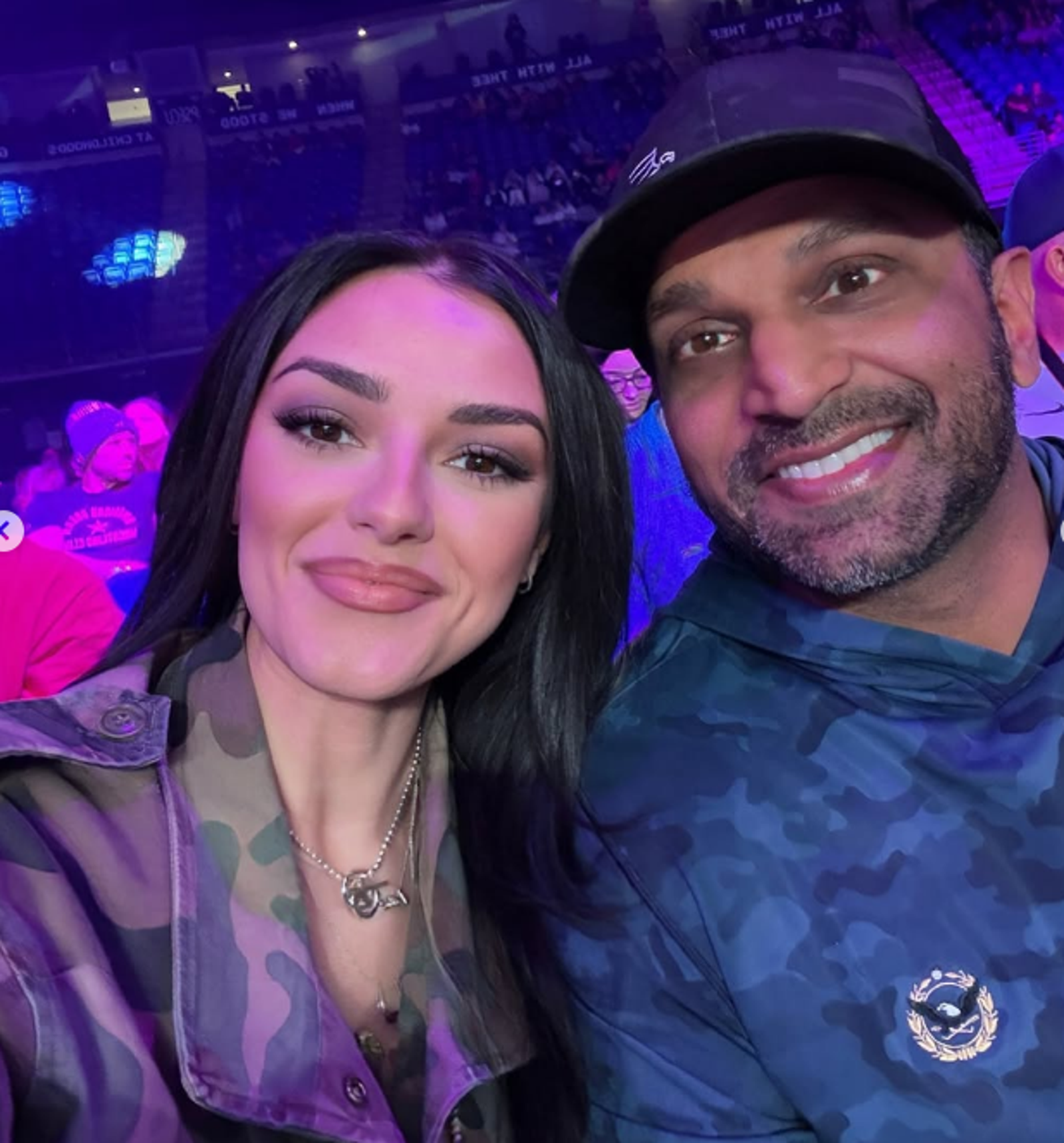 聯邦調查局長卡什.帕特爾(Kash Patel)遭爆搭乘私人飛機看女友演出。圖/翻攝自IG@alexiswilkins