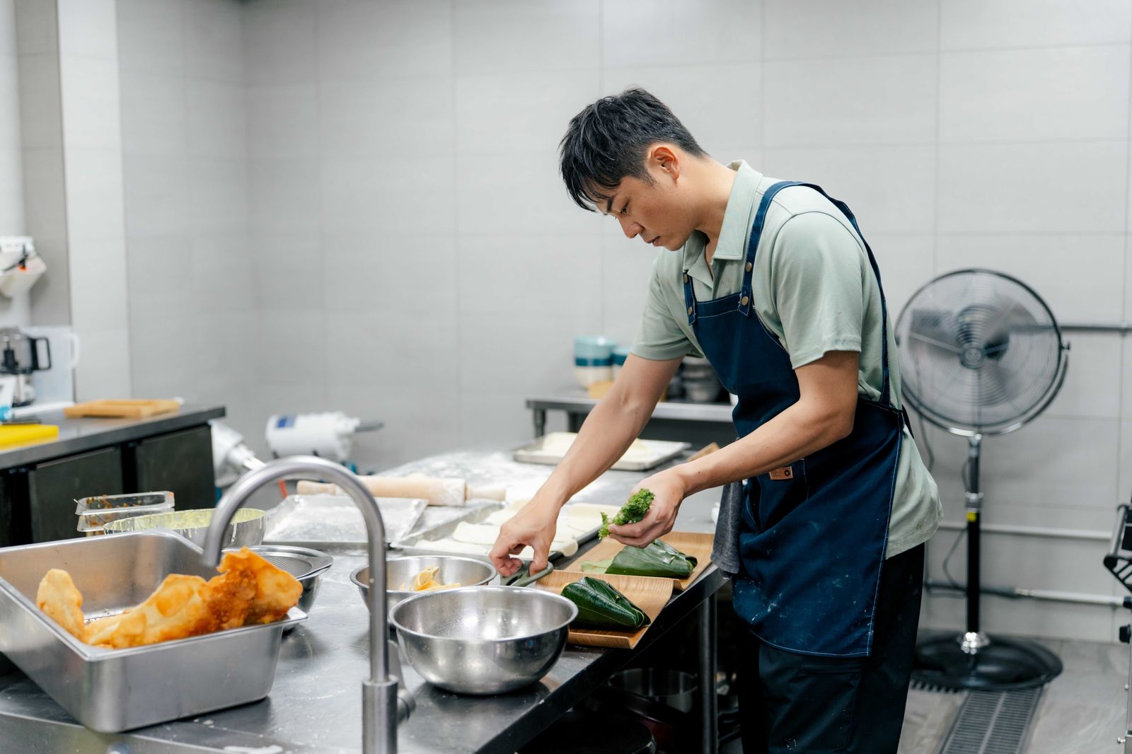 《嗨！營業中》外賣發生意外　姚元浩驚呼：皮黏住了。好看娛樂提供