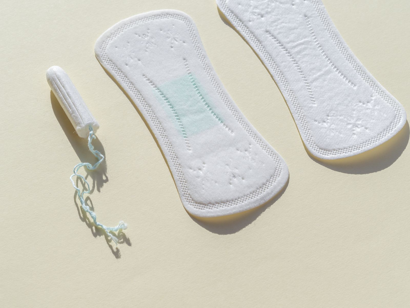 衛生棉遭廈門海關打開檢查！她不敢用硬撐回台...見「雙腿鮮血」當場大哭