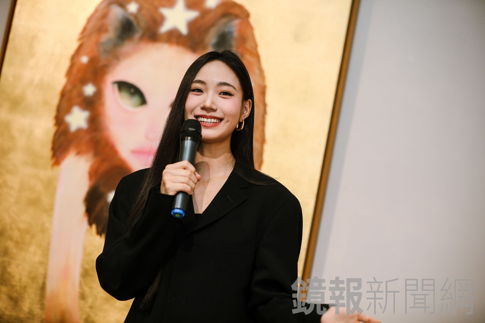 小S二女兒Lily開畫展「神秘嘉賓」驚喜現身　拍完照「急閃人」主持人也傻眼