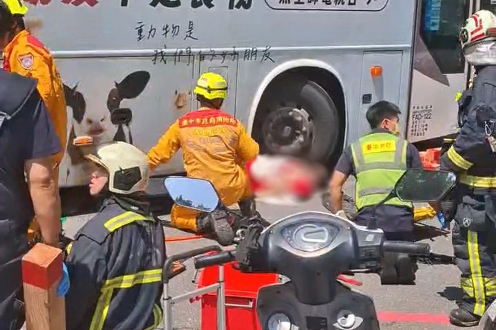 阿嬤落單慢一步遭輾!新加坡9人家族台中旅遊遇劫 家屬痛哭自責「為何讓她走在最後」