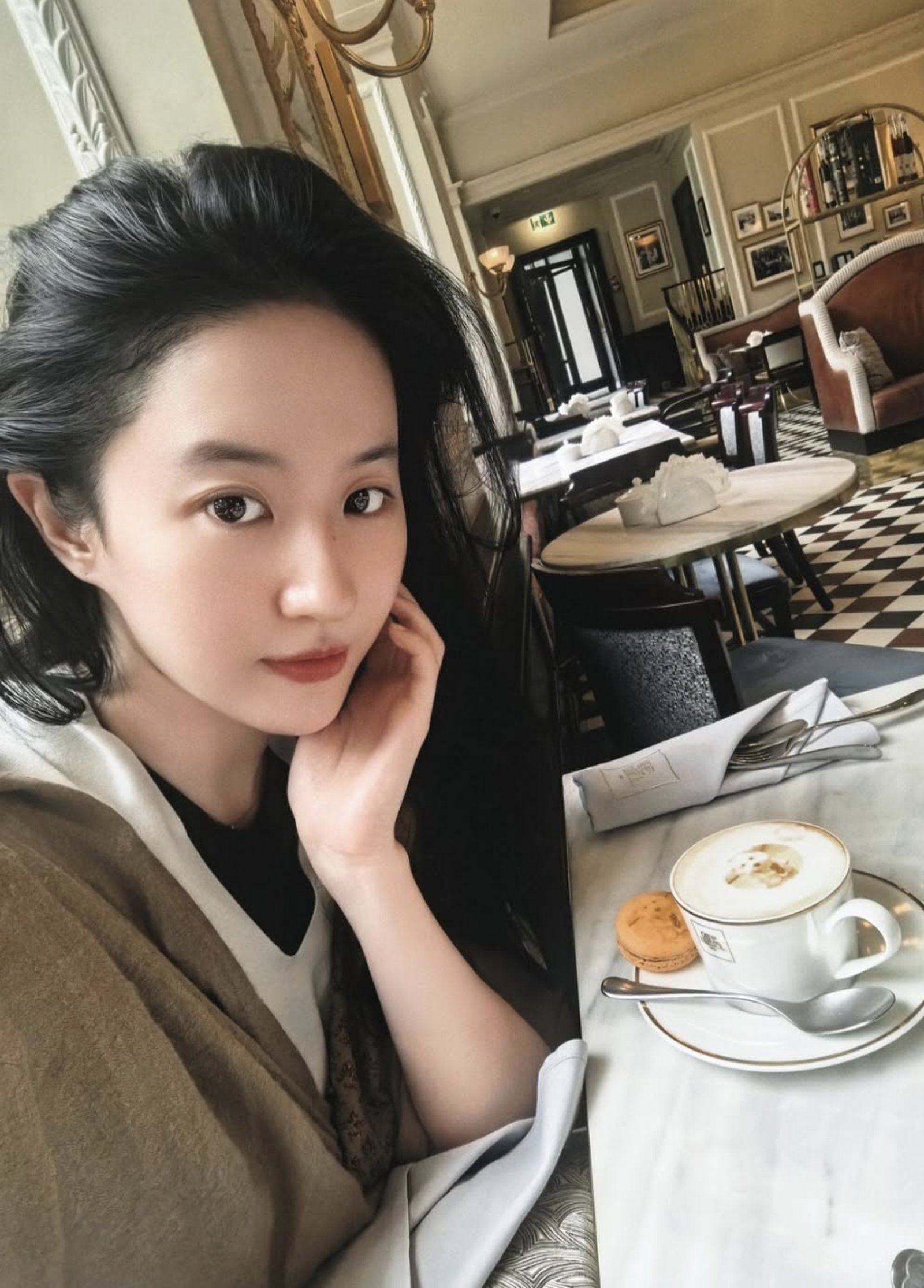 劉亦菲分享愜意生活照。翻攝IG @yifei_cc