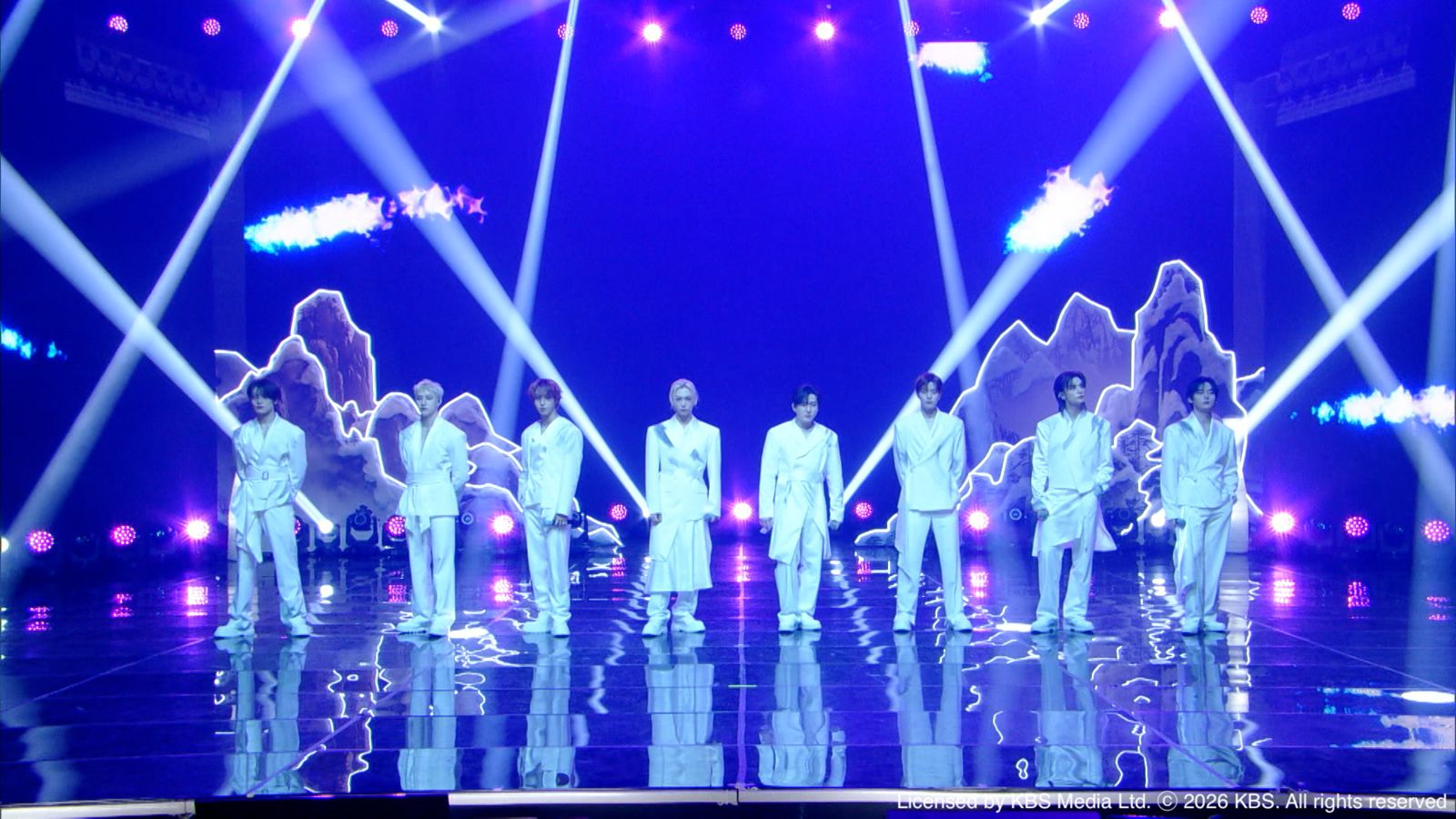 萬人瘋搶400席!Stray Kids穿越挑戰「黑白料理」 打畫片變身《魷魚遊戲》