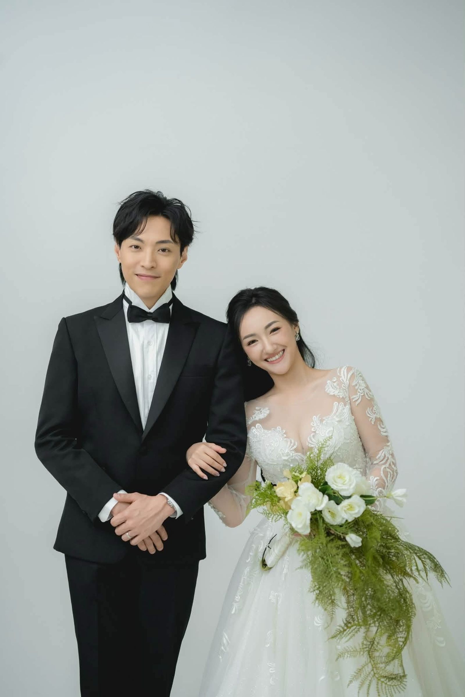 王上豪(左)與交往3年的女友成家。圖/三立