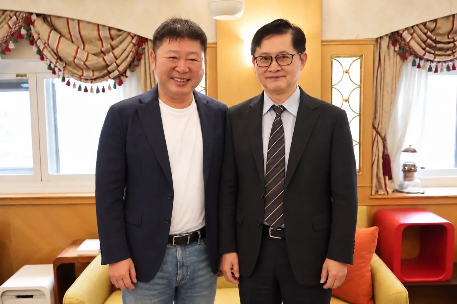和碩董事長童子賢出任張峻的競選總部主任委員。圖/翻攝自張峻臉書