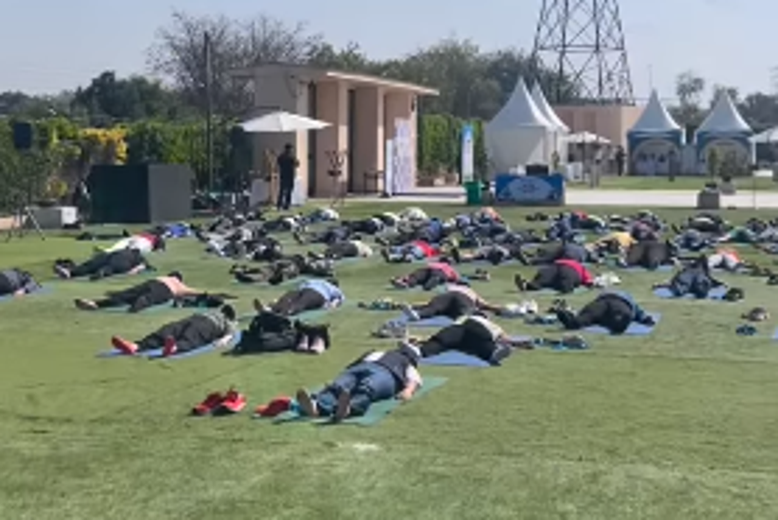 瑜珈課變「邪教搞屠殺」！警獲報趕往現場　師生傻眼竟成頭條新聞
