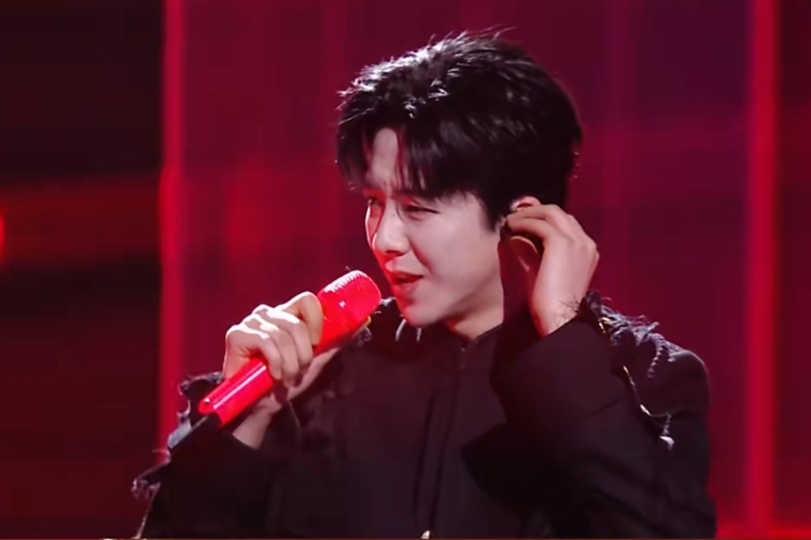 北京衛視跨年「放錯歌」 劉宇寧傻眼皺眉1秒繼續高水準演唱!幕後真相揭曉