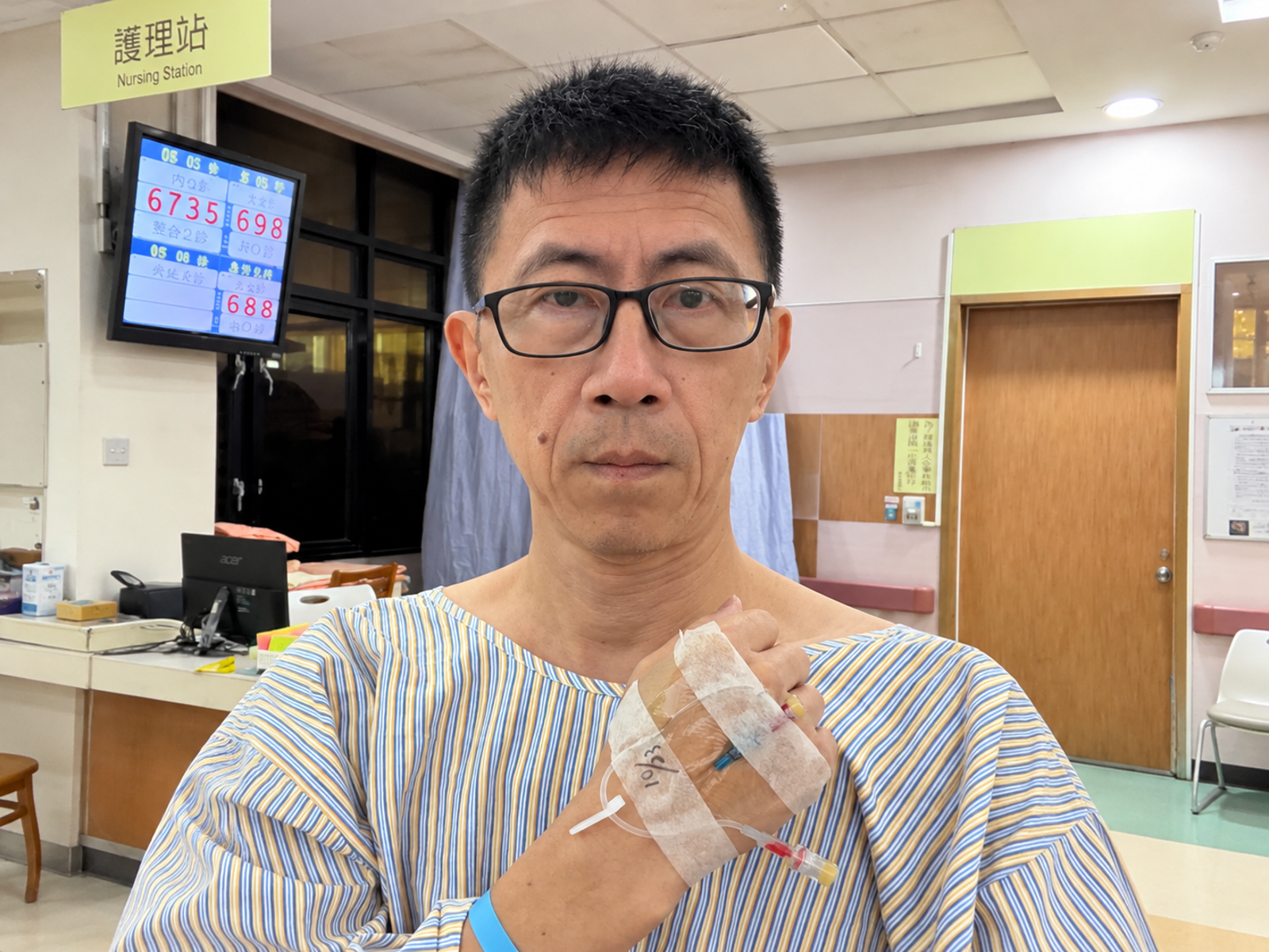 60歲資深歌手颱風天驚現急診室！「曾2度視網膜剝離」又出事　認被迫停工2週