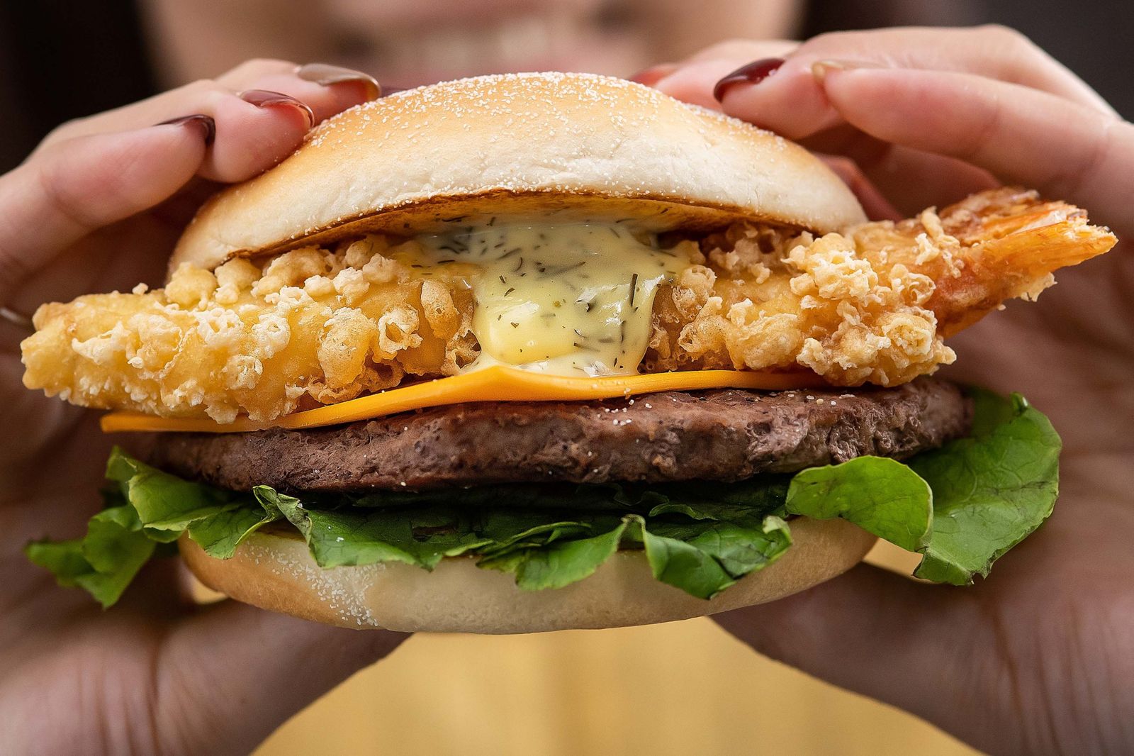 睽違2年回歸!麥當勞人氣炸蝦天婦羅牛肉堡今天起限時開吃