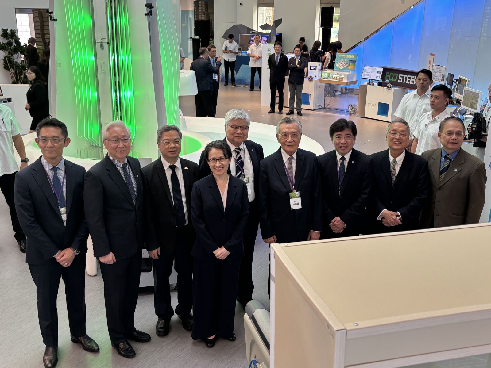 蕭美琴、龔明鑫出席工研院院士授證典禮　魏哲家、施振榮驚喜現身