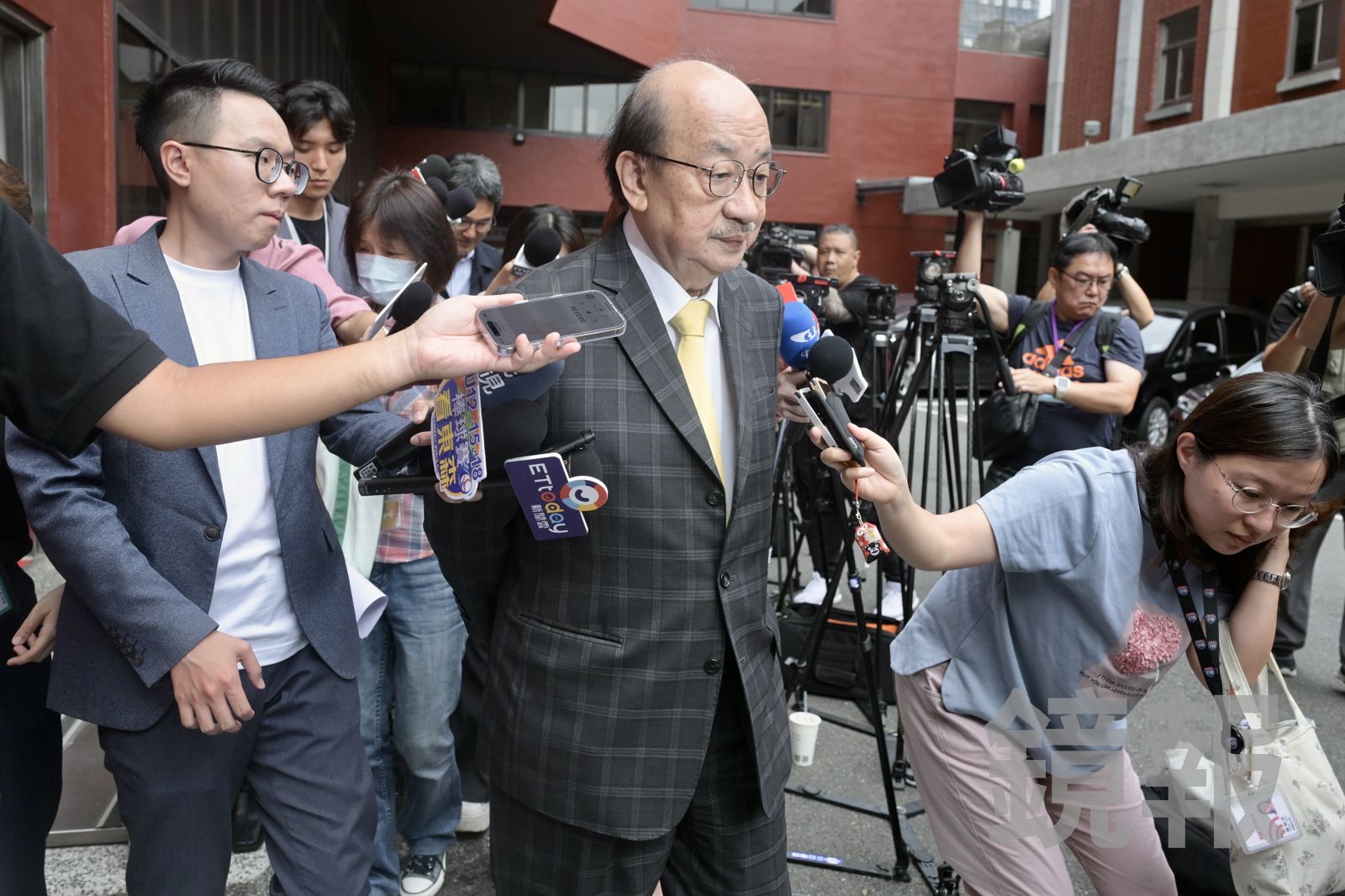 柯建銘遭黨內逼宮回應7字　羅智強送暖：哪個綠委沒喊過大罷免大成功？