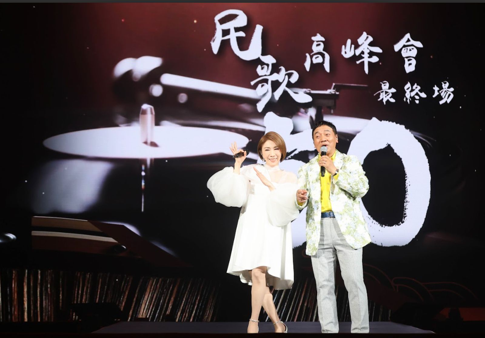 李翊君「超辣鉛筆腿」太驚人！施孝榮突喊話：快瘋了