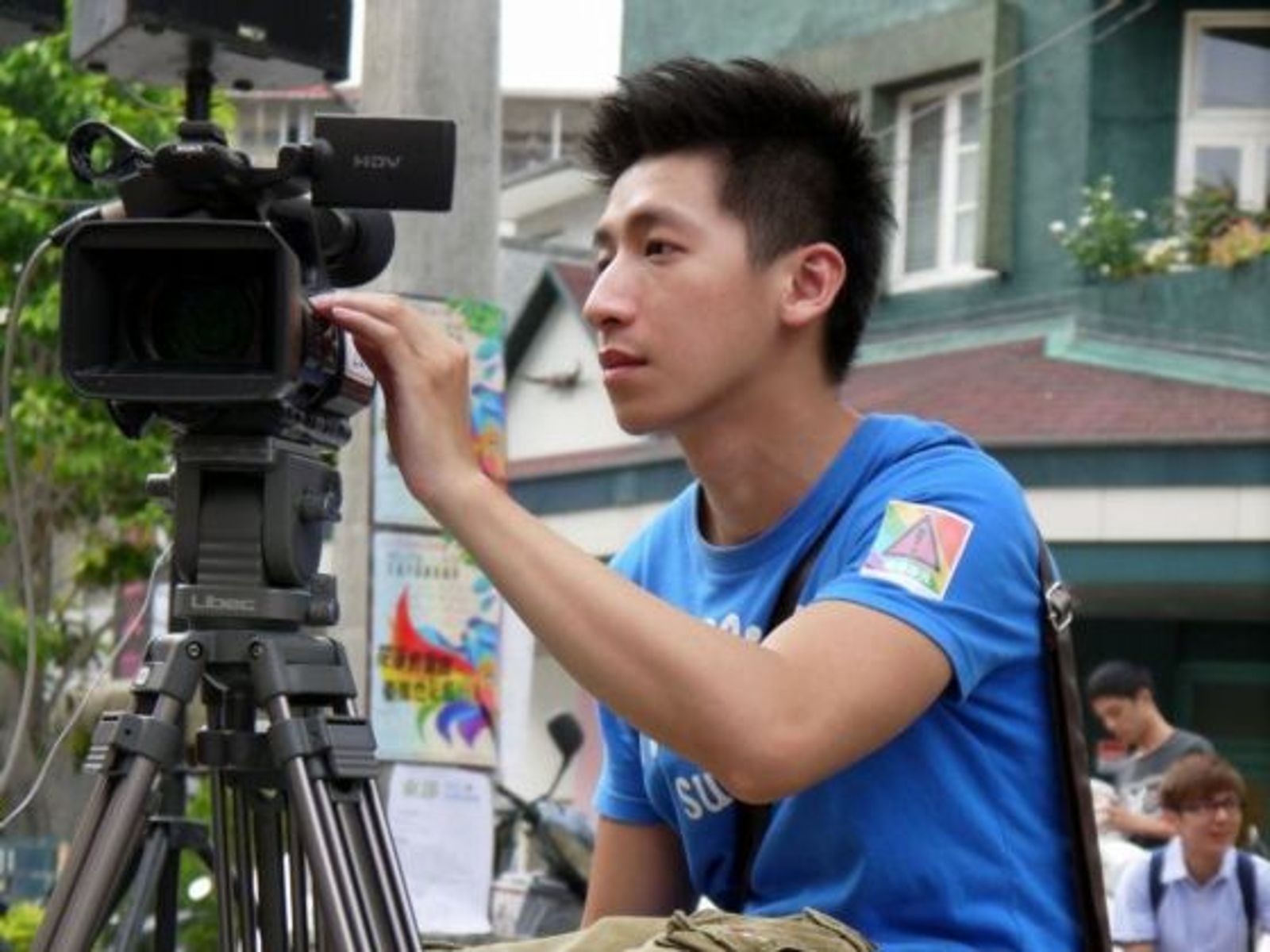 紀錄片導演邱育南在臉書上控訴進入國家藝文獎得主劉嵩的寶花傳播工作7年期間,長期在超時工作、低薪的環境被剝削,導致自己罹患憂鬱症。翻攝公視記錄觀點網站