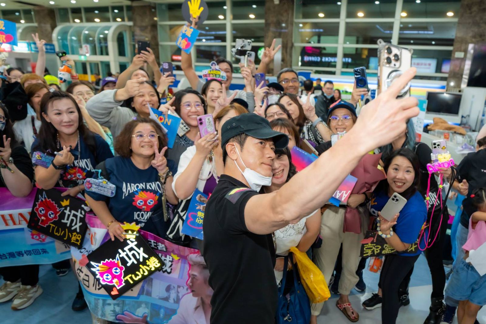 郭富城落地先嗑麻辣鍋!現蹤南台灣歌迷擠爆機場