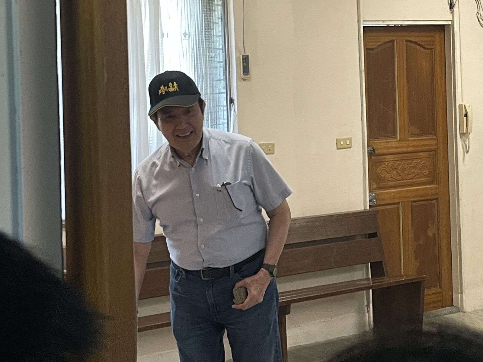 馬英九今天一早精神飽滿的現身文山區投票所投票。(圖/陳凱貞攝)