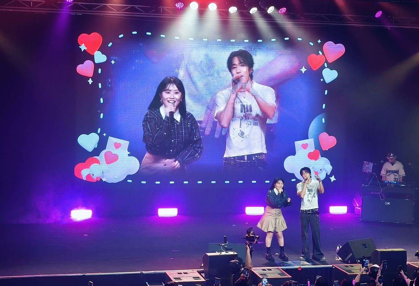 直擊／婁峻碩爆天大喜訊！甜摟孕妻焦凡凡　公布「愛的結晶」超音波照