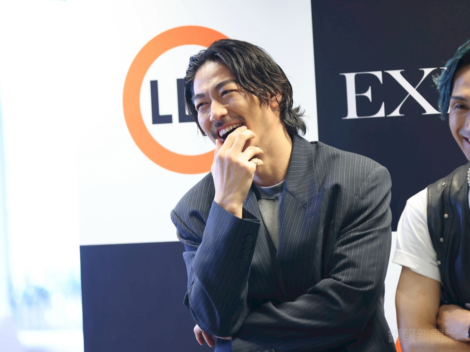 AKIRA透露最近學了「你幹嘛」這句中文。劉曜勻攝