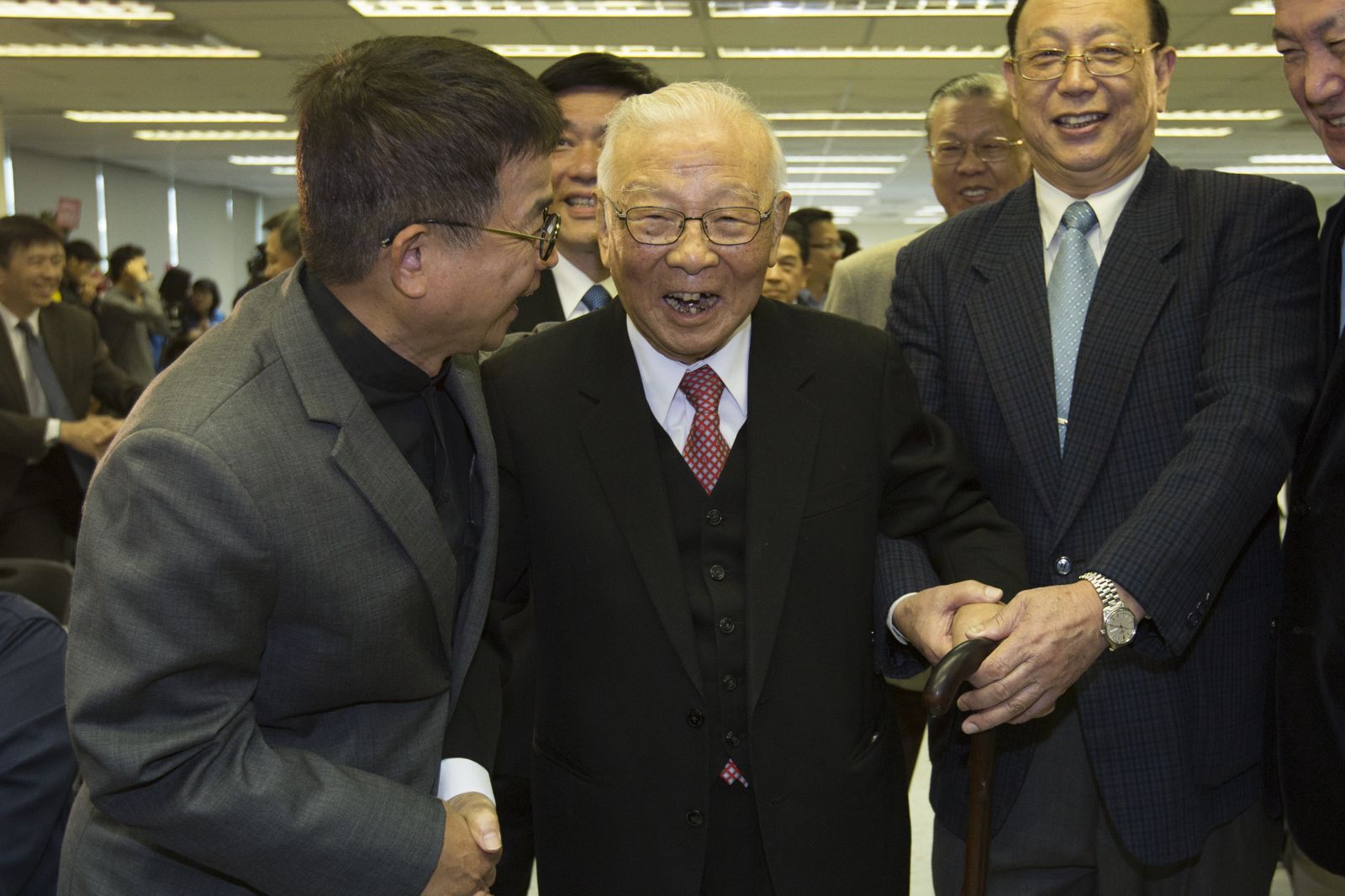 前退輔會主委「老爹」許歷農病逝　從反共到促統爭議多