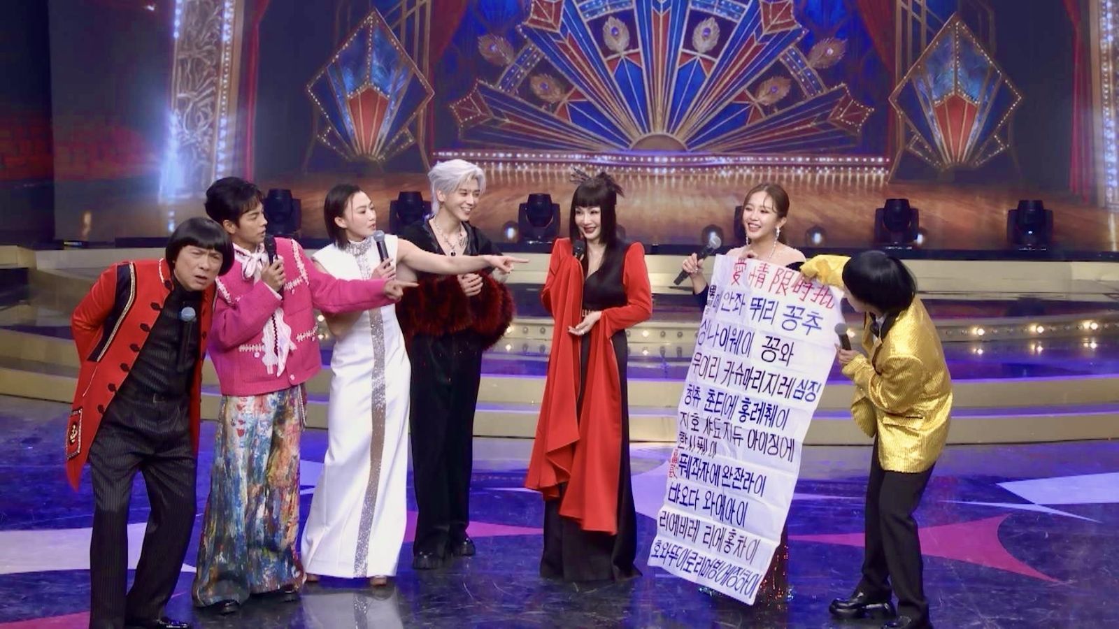 豬哥亮(左一)的身影重現。民視提供