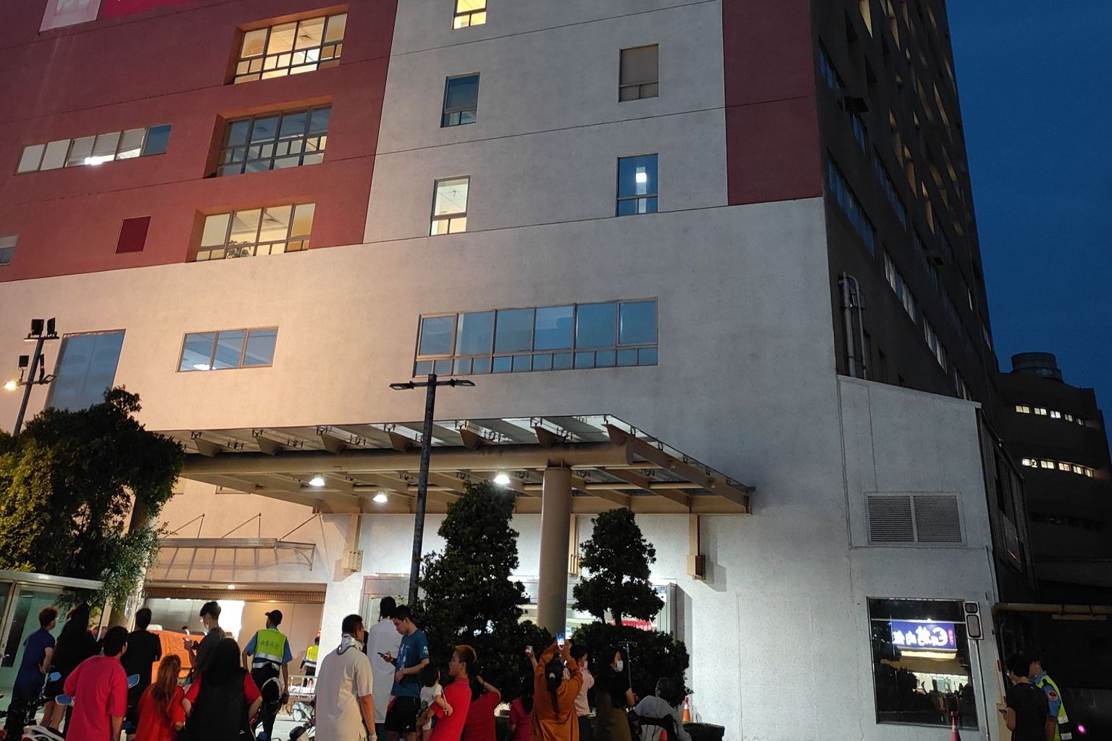 男徘徊頂樓1小時墜落亡 為恭醫院:非住院病患
