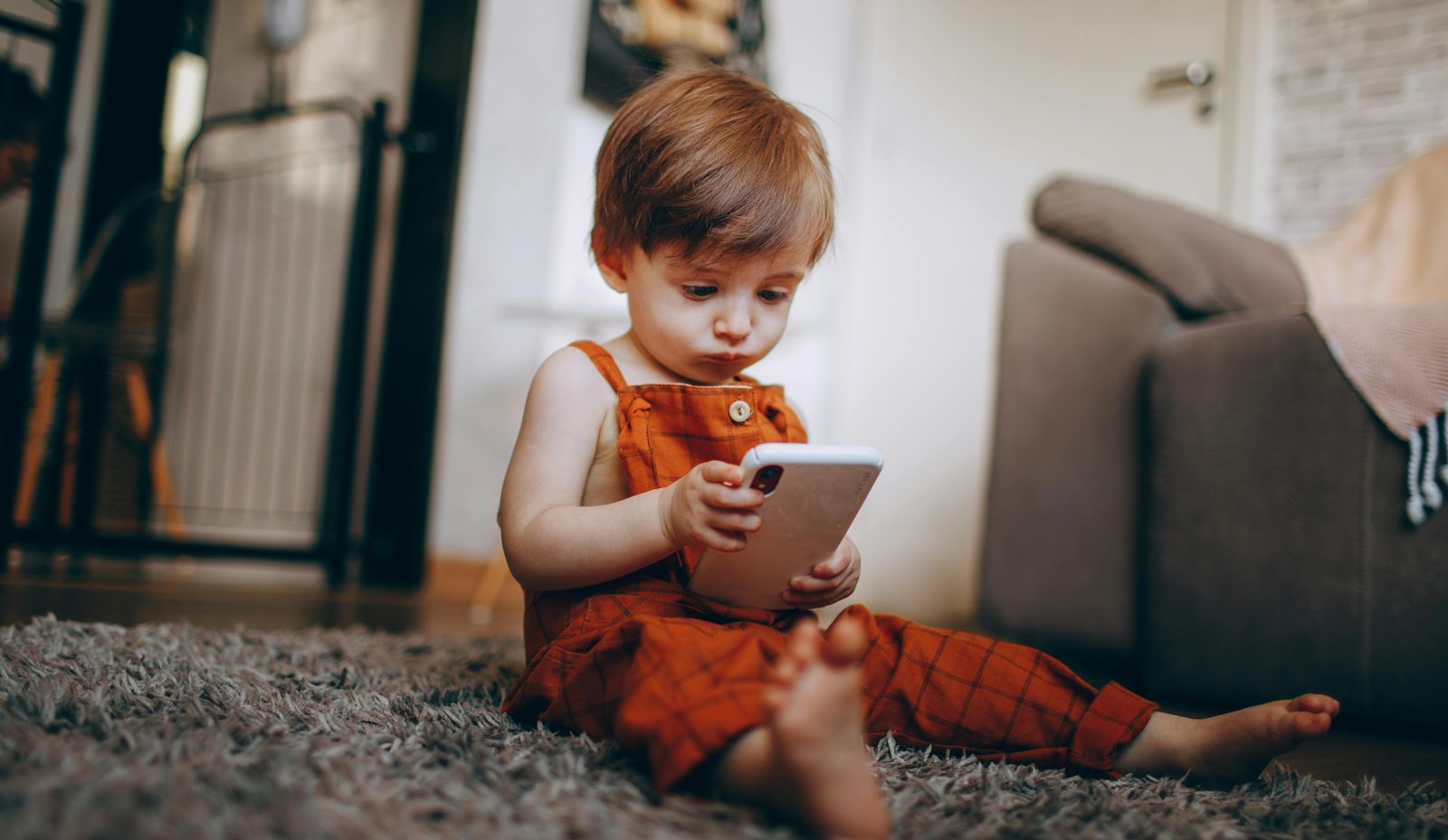 澳洲社群禁令上路！校園開抓智慧型手機　要求學生改用「老人機」