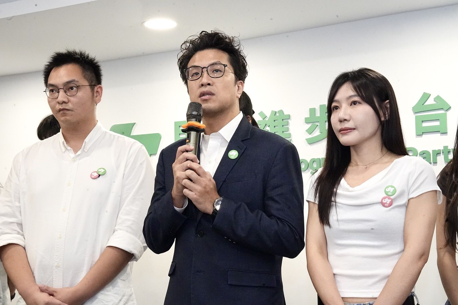 東發號遭出征「蔣沈簽名全沒了」 沈伯洋喊話老饕續支持:麵線、油飯都好吃