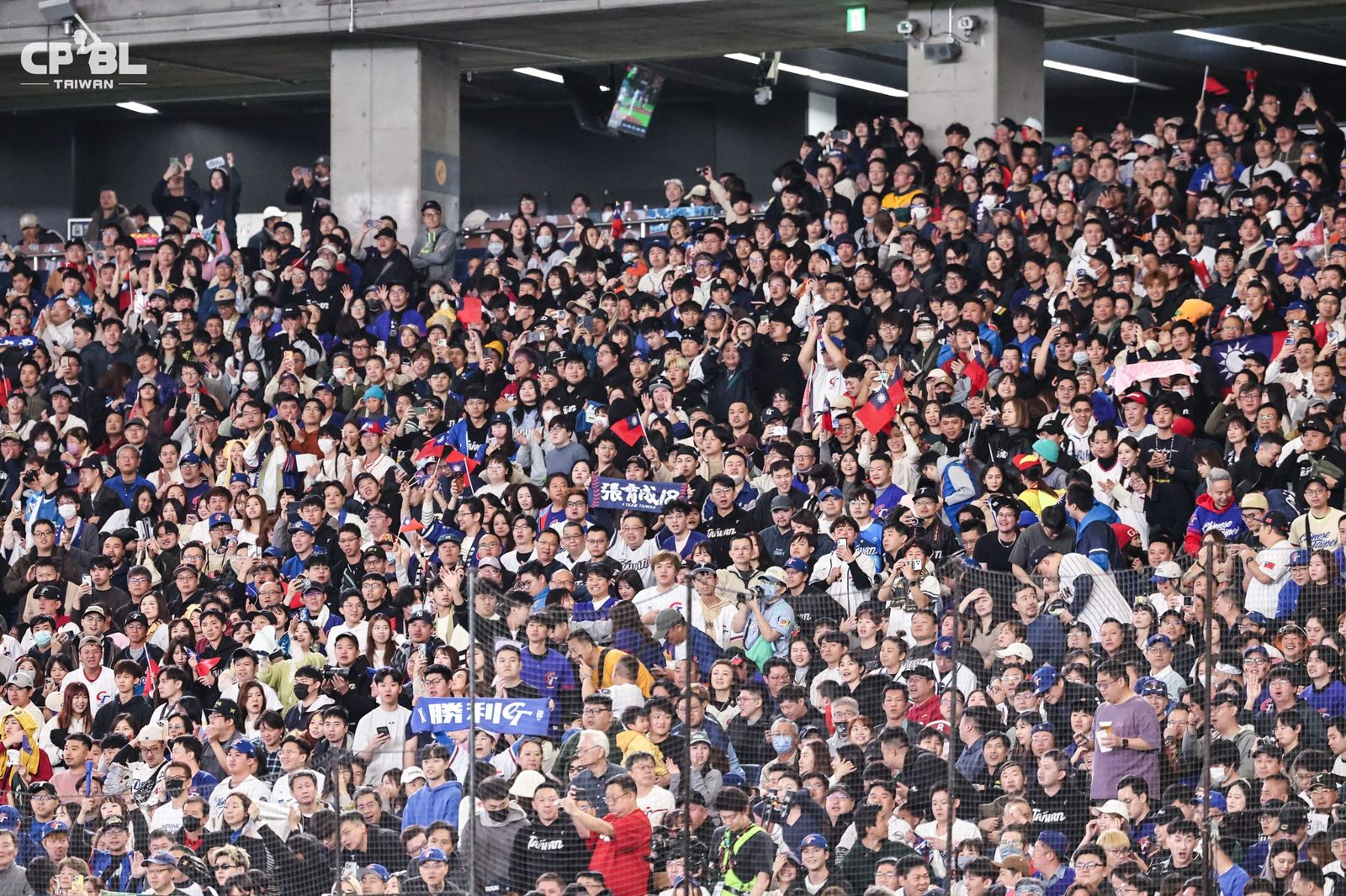 玻璃心碎?陸網發AI假圖抹黑台人「看球失格」 網抓破綻笑稱:這情況根本不可能