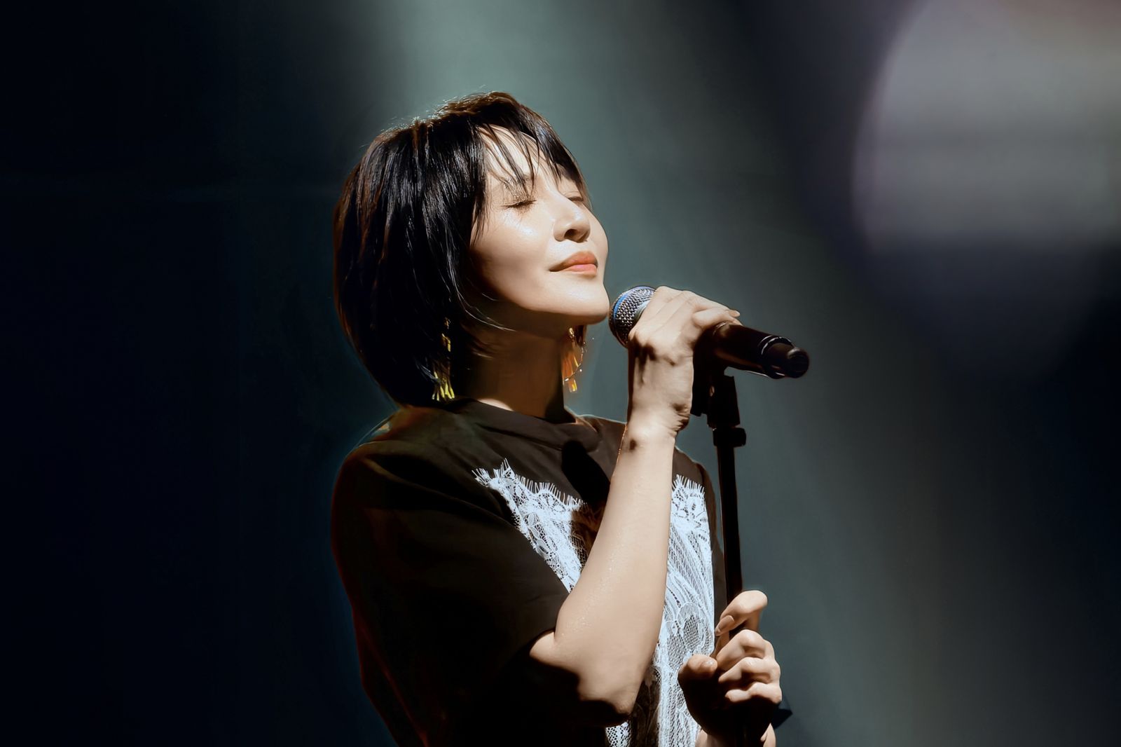大咖女星「18年前睡廁所旁」!身無分文靠友人收留 心酸過往全說了