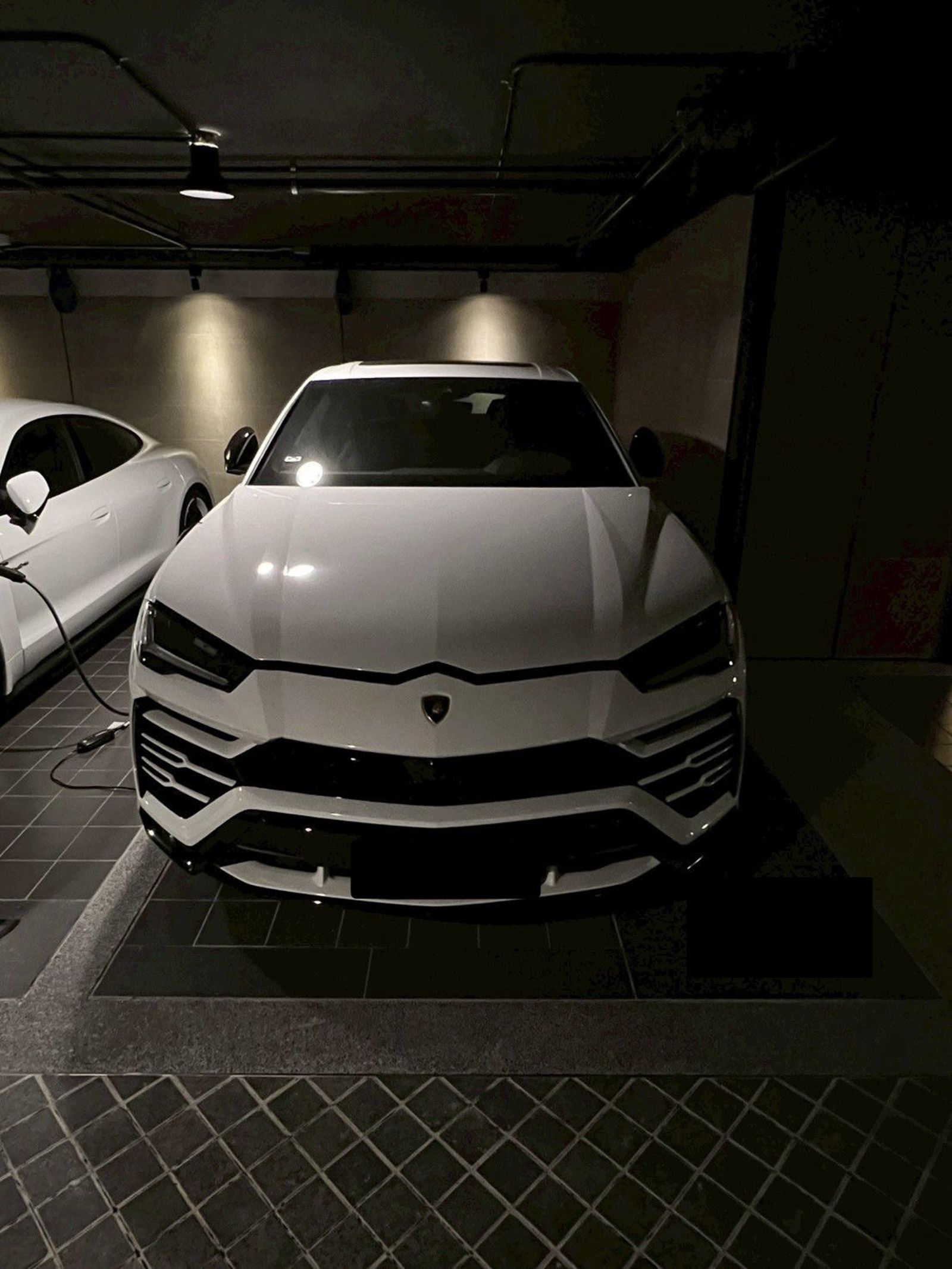 Lamborghini Urus要價1250萬起,被稱為最強超級休旅車。翻攝畫面