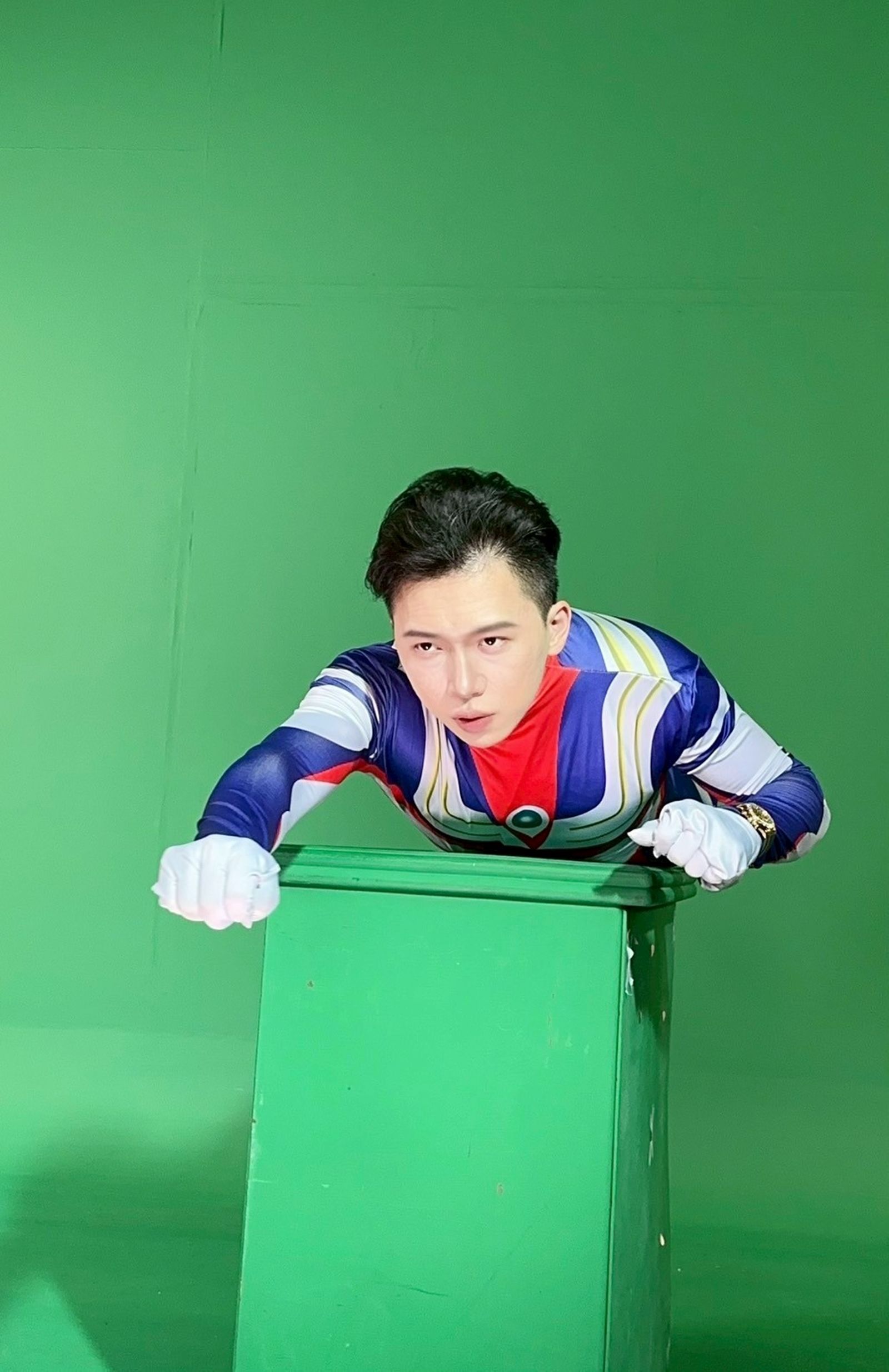 周靄宏推出新曲〈純金戰士24K〉。周靄宏提供